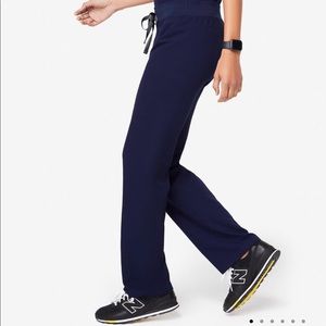BRAND NEW. Figs Women’s Livingston scrub pant.